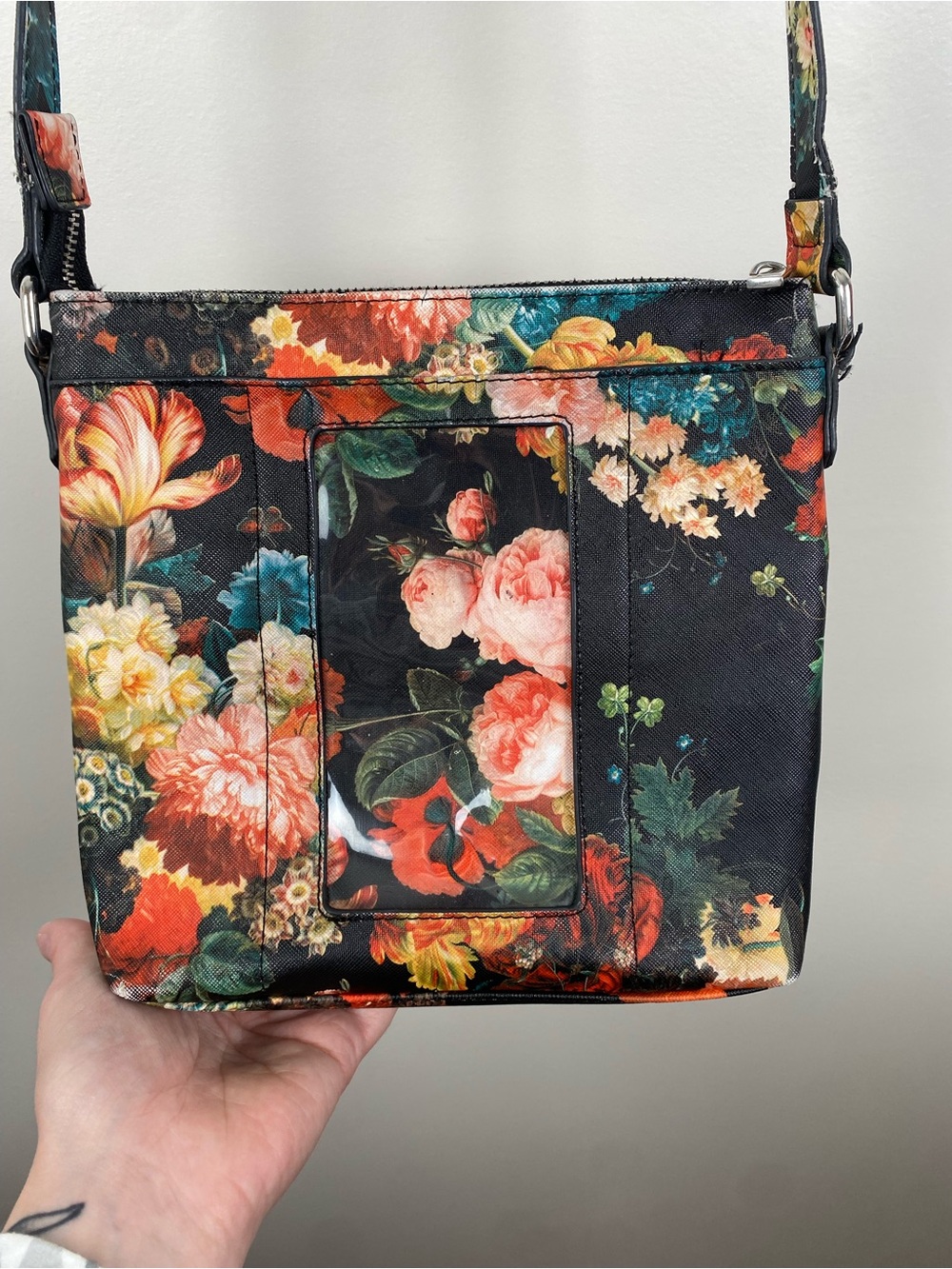 CARLOS By Carlos Santana Purse Women’s Crossbody Black Floral - Picture 3 of 9